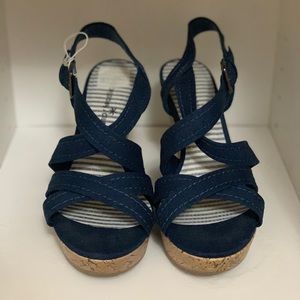 Strap sandals